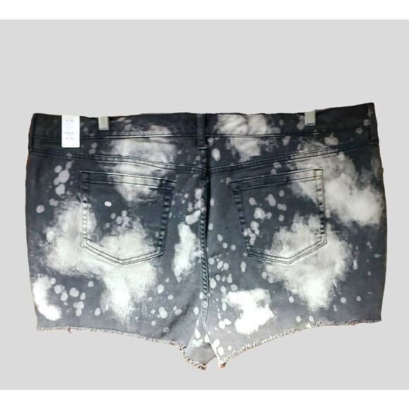 TORRID/JACK DAVID Women's Plus Size Tie-Dye distressed Black & White Shorts - Picture 9 of 14